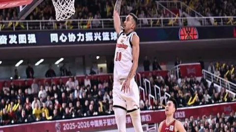 利物浦本赛季首度连续两场败北，五日间遭遇连败挑战。